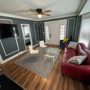 Cozy and Spacious Retreat in Lou Arts District