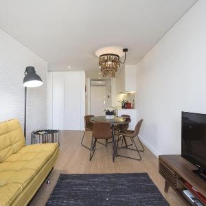 Downtown Bright Apartment With Balcony by Vacationy