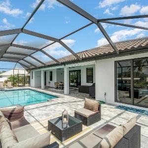 Luxurious 4BR3BA at Waterfront Villa Blue Lagoon