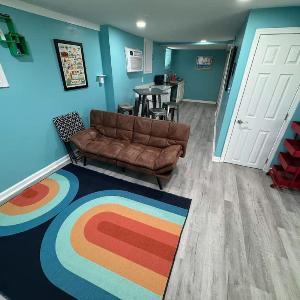 Charming Stay- Bottom Unit in Lou Arts District