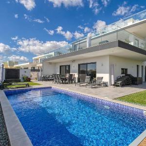 Manatee - Modern & Luxurious villa
