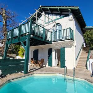 Spacious house with garden and pool
