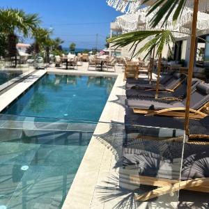 Avenue Hotel
