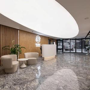 Luksusowe Klimatyzowane Studio w Centrum Katowic z Pięknym Widokiem na Miasto Wanną z Hydromasażem Biurkiem i Parkingiem by Renters Prestige