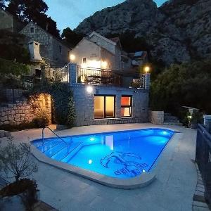 Family friendly house with a swimming pool Makarska - 22882