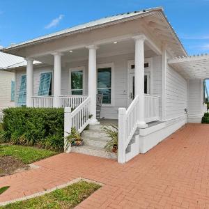 Seabreeze Cottage - Private home at The Shores home
