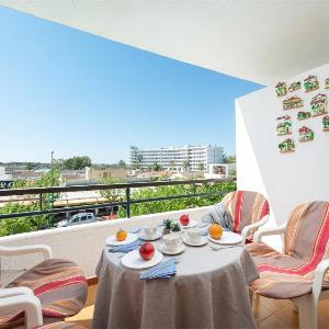 NEW Apartment Sol with Sea Views and Balcony by Bebreeze