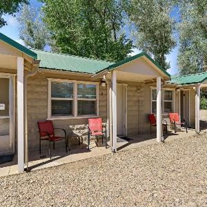 Mt Carmel Motel Room close to Zion National Park