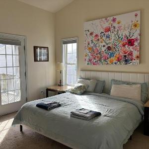 Sunny townhouse 3 bedroom walk to shops