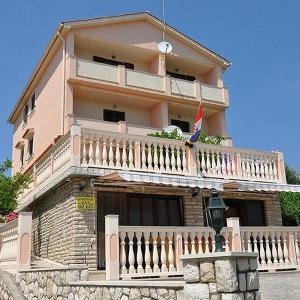 Apartments with parking space Lopar Rab - 23747
