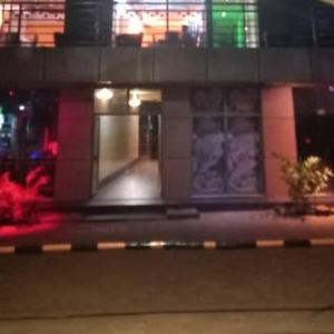 Super Paradise Hotel