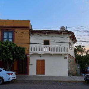 Rubina gem in downtown Design Location AC