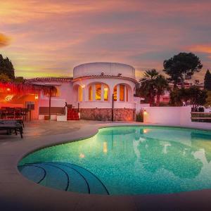 Villa Buena Vida by Abahana Villas
