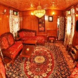Peace of Mind Group of Houseboat