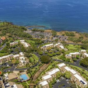 MKB215 Oceanview Poolside Spacious 2-Bed Suite