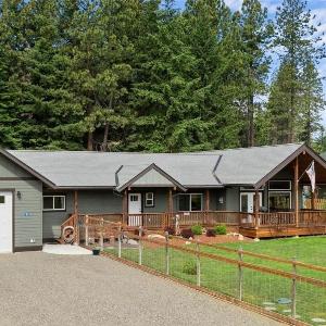 Mountain Retreat with Hot Tub Game Room and Yard home