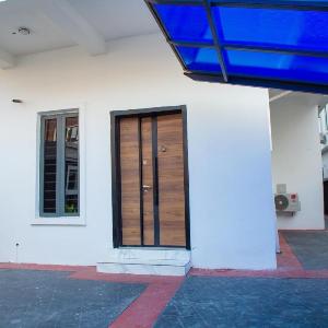 Entire House on Orchid Road Lekki