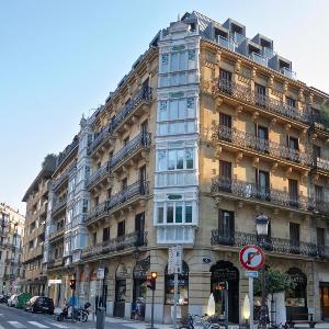 Easo Suite 2C by FeelFreeRentals