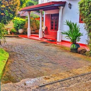 Stylish Escape House-Walk to Beach Vacation Rental Hikkaduwa