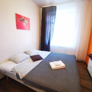 S6 Orange studio apartment