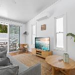 Relaxing 2-Bed Home Close to Beaches and Parks