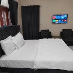 The Elegant Lodge-Guest House
