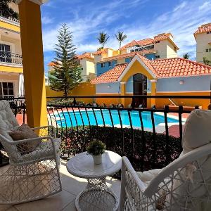 Backyard Pool View Walk to Beach Dining Shops