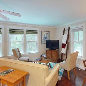Steps to Riverfront: Dtwn Bluffton Studio!