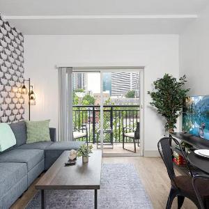 The Tar Heel - Stylish 4BR with City Views - Free Parking - Gym