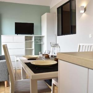Appartement Renove avec Balcon sur le Port GN460-010
