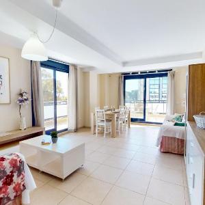 Apartamento Yuka en Dénia luminoso con terraza y piscina by Family Homes Rentals