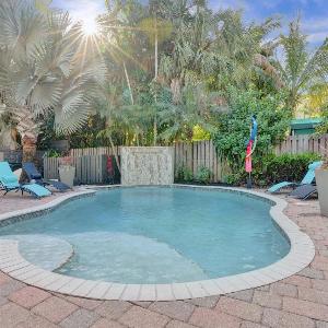 Kiki 4 - Men's Clothing optional Guest Houses