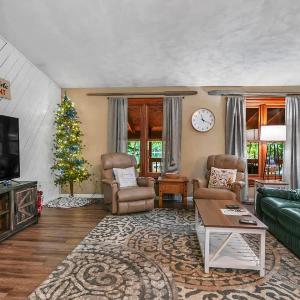 Lakeside Getaway includes Hot Tub pet friendly