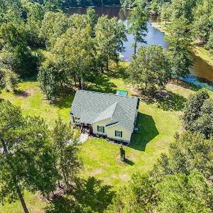 Lakeside Villa Retreat 5-Bedroom Oasis with 6 TVs 3-Acres of Waterfront Fishing & Canoe Adventures