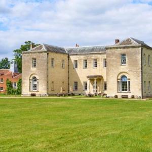 Hotels near Broadway Theatre Letchworth - Hitchin Priory