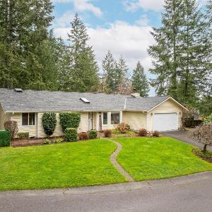 Large Family-Friendly Home on NW Side - Dogs OK
