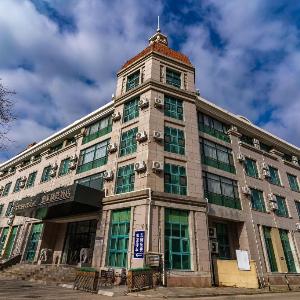 Home Inn Plus Qingdao Badaguan Taipingjiao Park Metro Station