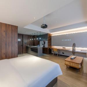 Luyue Hotel Movie Hotel Huaqiangbei Convention and Exhibition Center Branch