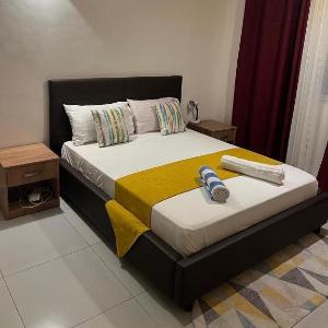 Cosy 3 Bedroom apartment with pool AC washing machine hot water n near mall