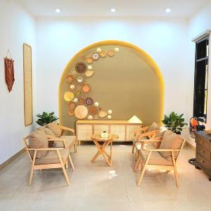 Mango House