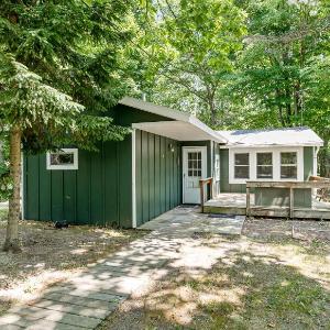 Whiskey Creek Cottage- Private Lake Michigan Beach Frontage