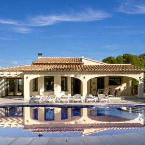 Villa Aveta by Abahana Villas