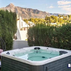 Luxurious Marbella Apt Near Puerto Banus - Hot Tub