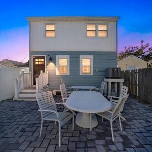 Charming 2-BR Home 4 Blocks to the Boardwalk home