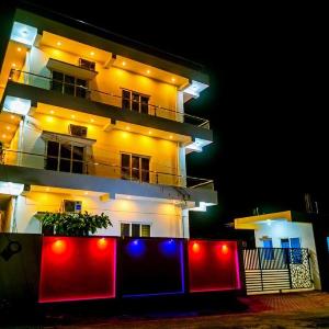 Private Villa - 5 Private 1BHK with Swimming Pool - Great for Groups & Families!