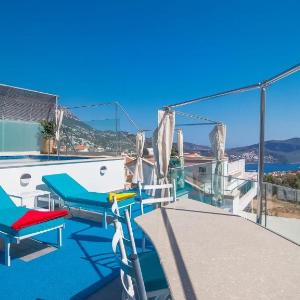 Luxury Apartment with Private Heated Pool - Wave Maker