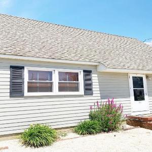 Bay Side Cape In Desirable Surf City Lbi - 4 Bedroom 2 Bath With Private Yard