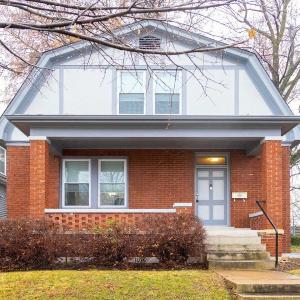3BR Dogtown Bungalow Office and Bar