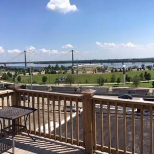 Riverview Loft! Downtown Alton