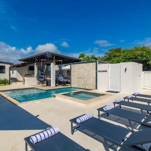Sotto del Sol 7BR Pool Villa Near Palm Beach & Ritz by Bocobay